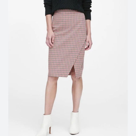 Banana Republic Dresses & Skirts - Banana Republic black, white, and red checkered pencil skirt size 6 petite